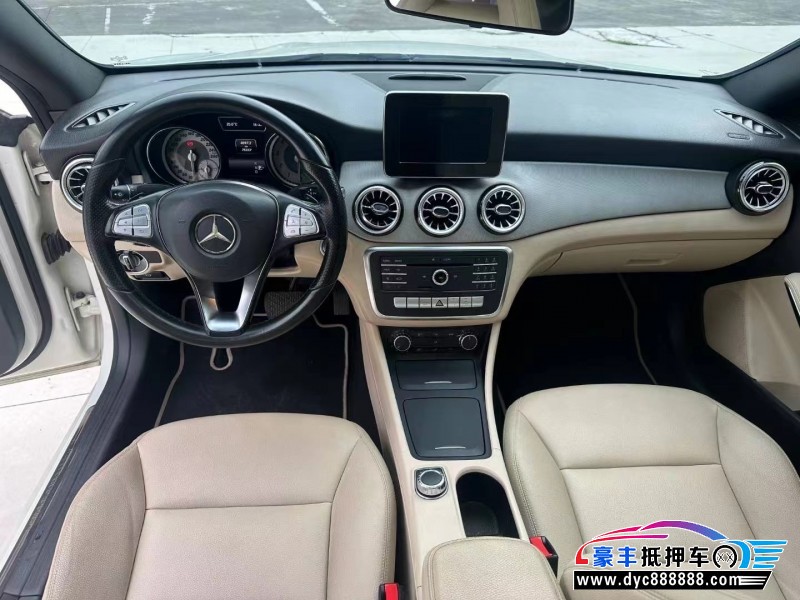 15年奔驰CLA轿车抵押车出售