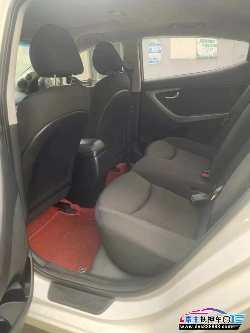 16年现代朗动轿车抵押车出售