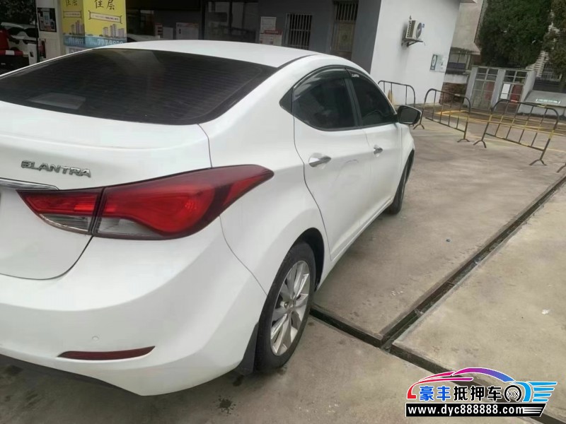 16年现代朗动轿车抵押车出售