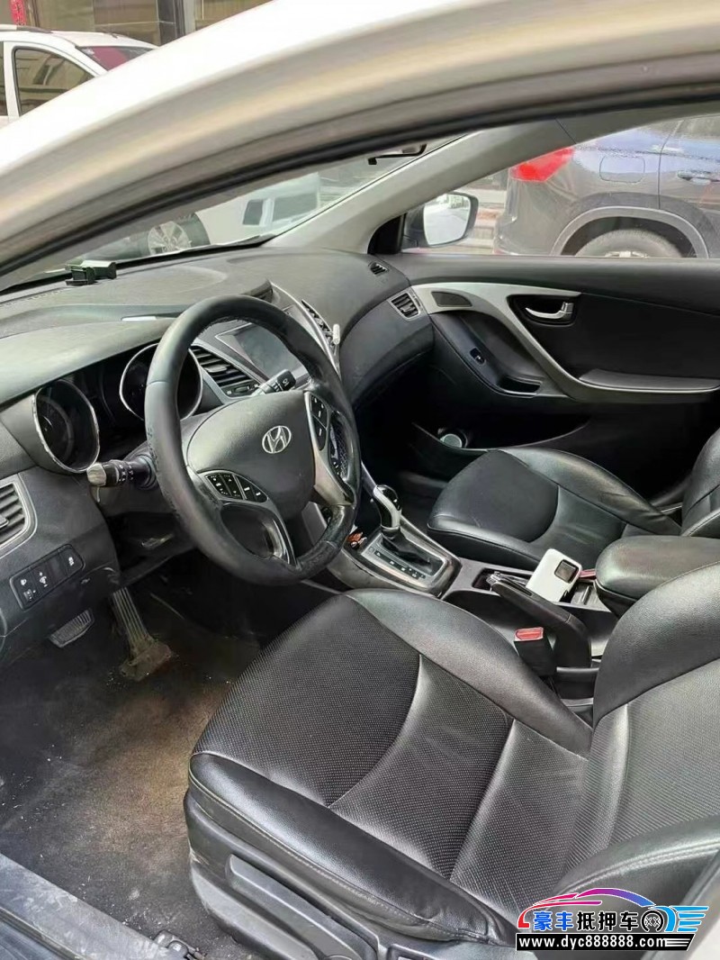 15年现代朗动轿车抵押车出售