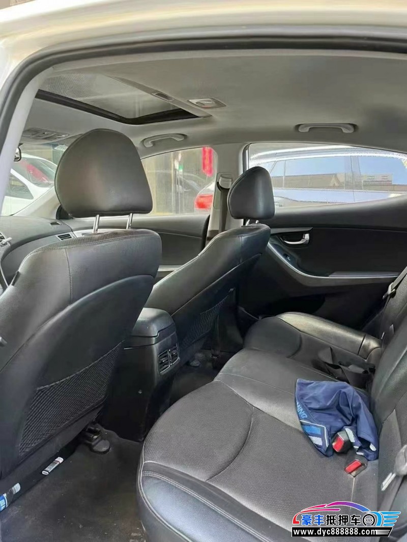 15年现代朗动轿车抵押车出售