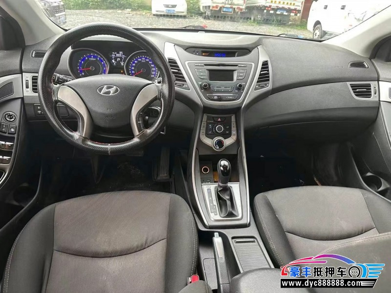 17年现代朗动轿车抵押车出售