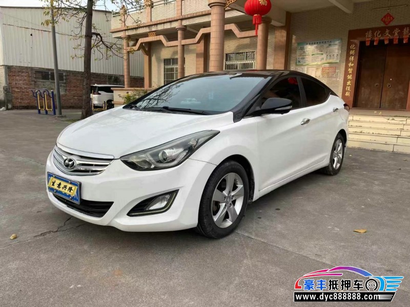 13年现代朗动轿车抵押车出售