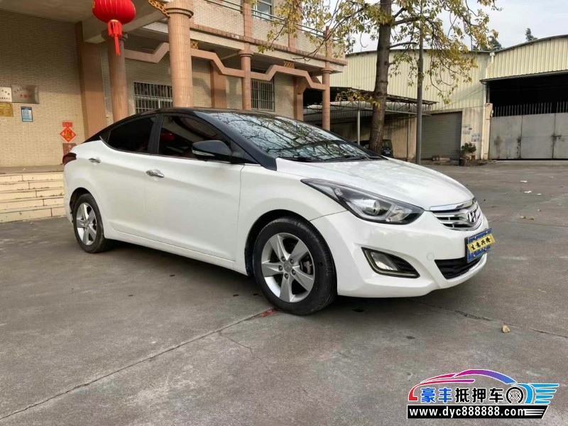 13年现代朗动轿车抵押车出售