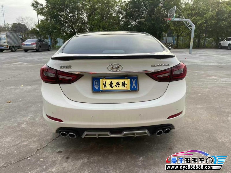 13年现代朗动轿车抵押车出售