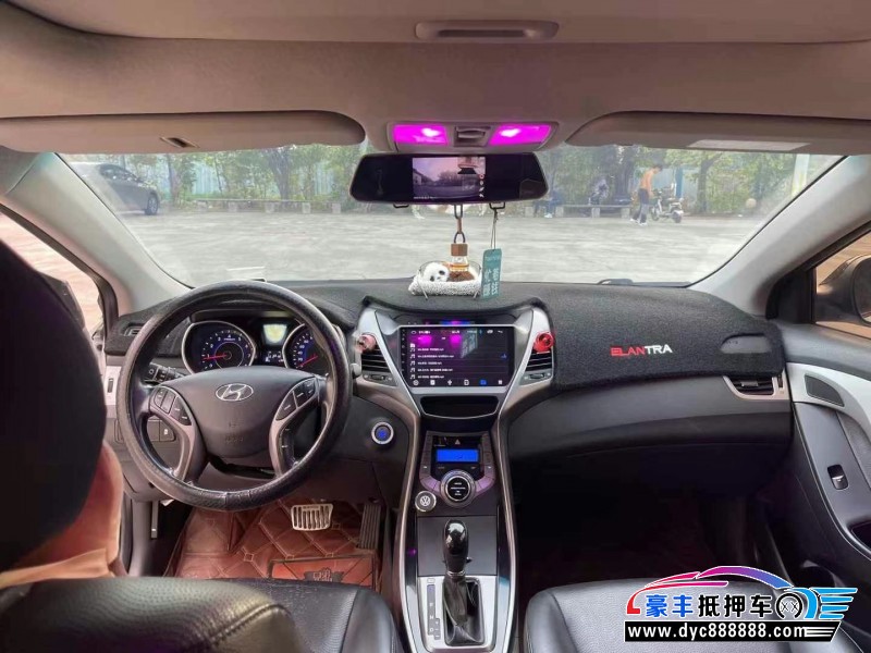 13年现代朗动轿车抵押车出售