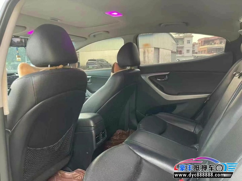 13年现代朗动轿车抵押车出售