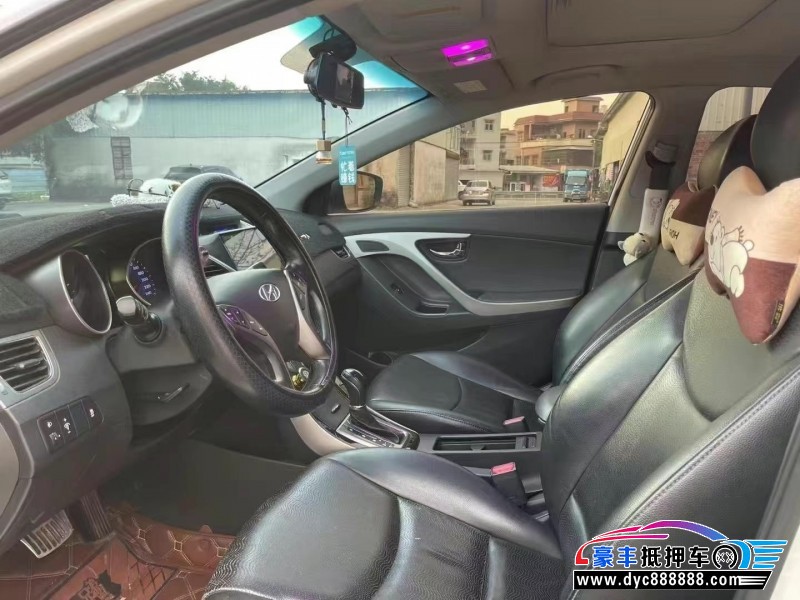 13年现代朗动轿车抵押车出售