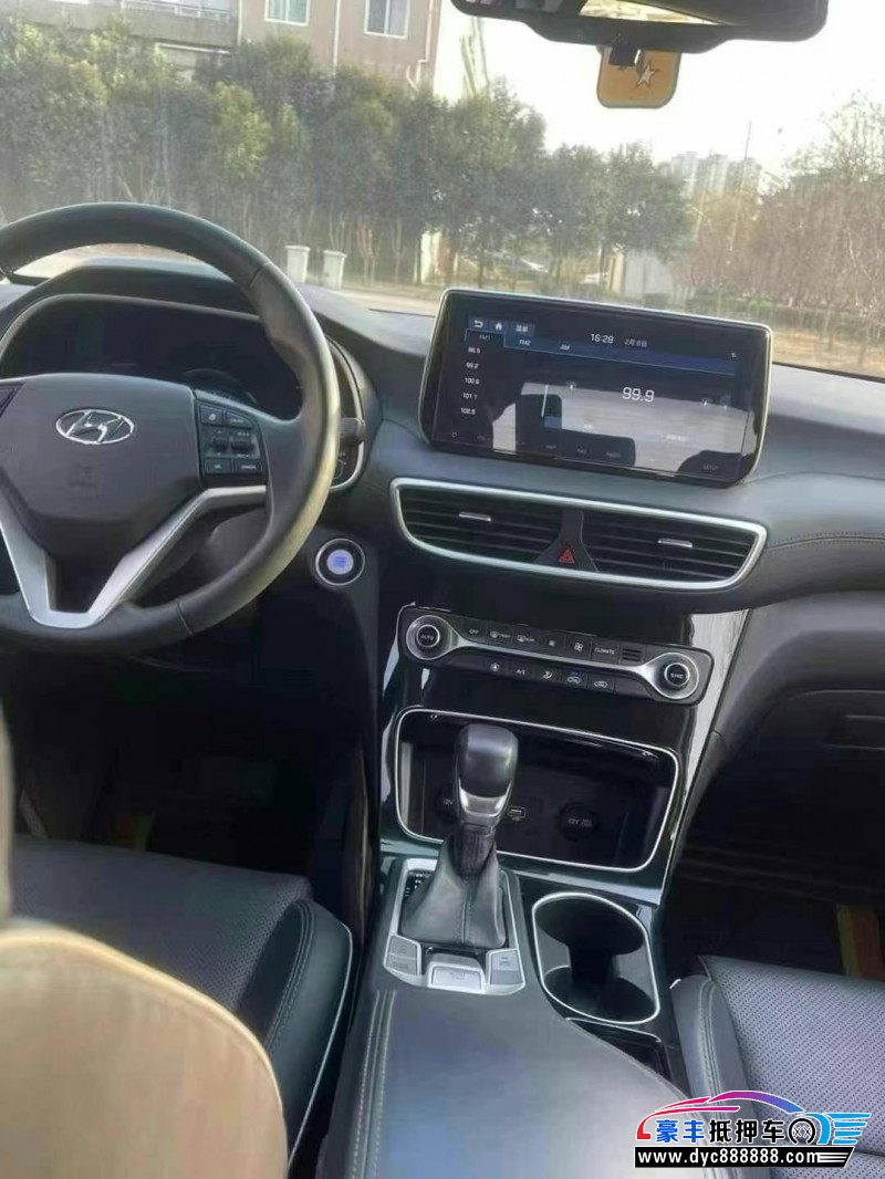 20年现代途胜轿车抵押车出售