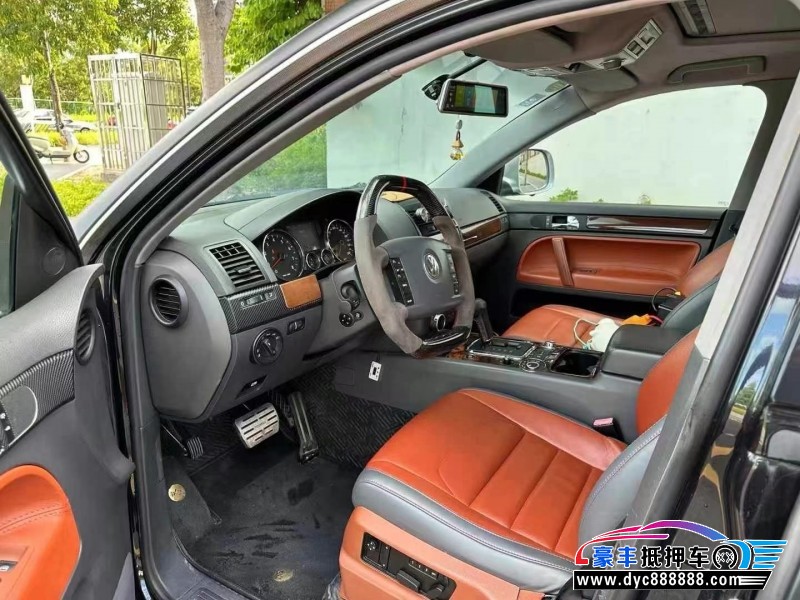 10年大众途锐轿车抵押车出售