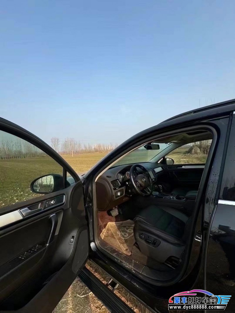 16年大众途锐轿车抵押车出售