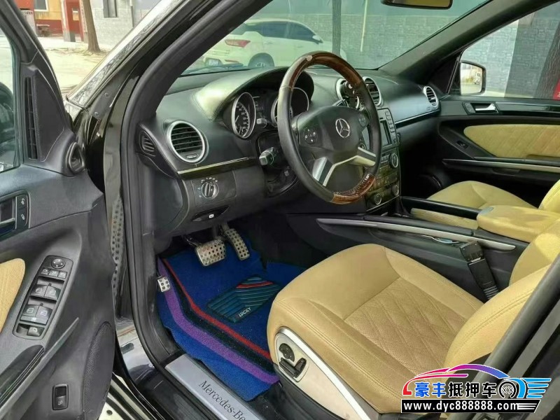 12年奔驰GL轿车抵押车出售