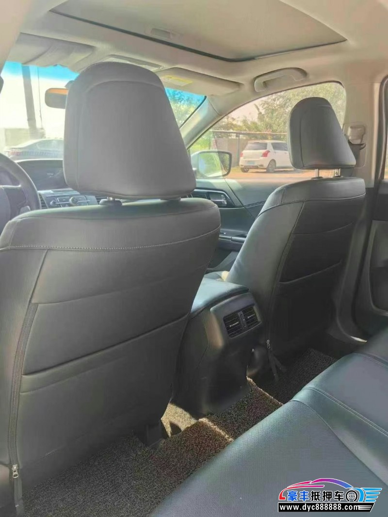 16年本田雅阁轿车抵押车出售