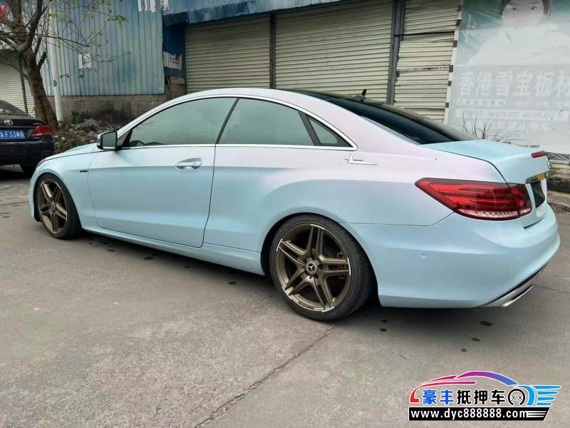 12年奔驰E轿车抵押车出售
