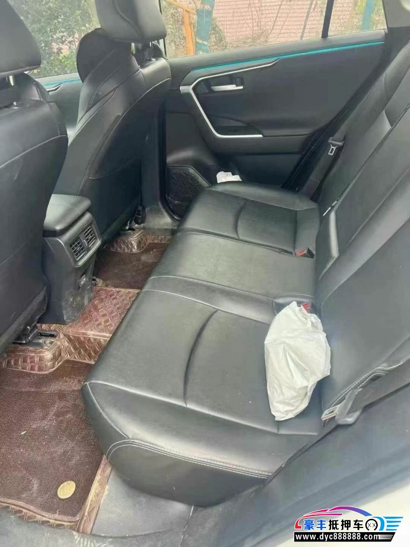 22年丰田威兰达轿车抵押车出售