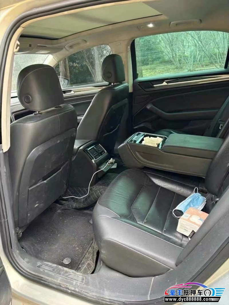 18年大众辉昂轿车抵押车出售