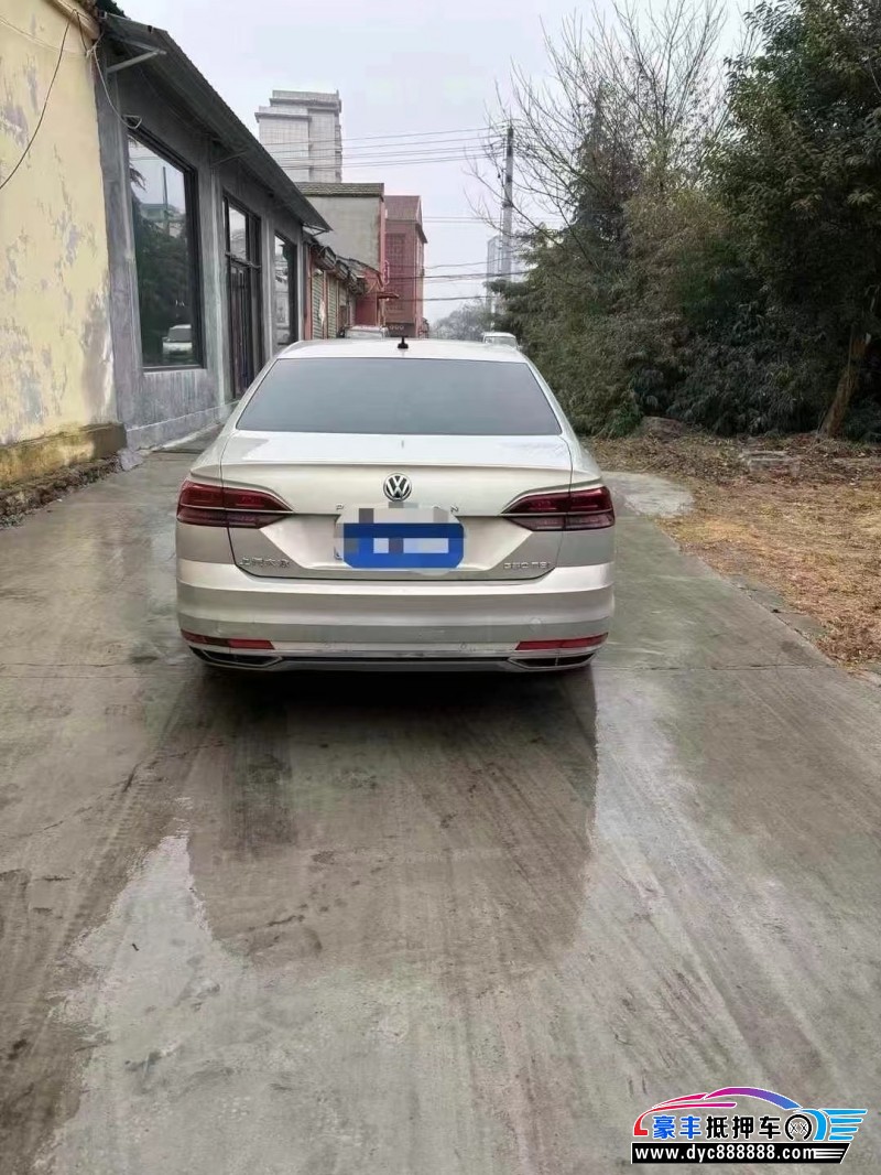 18年大众辉昂轿车抵押车出售