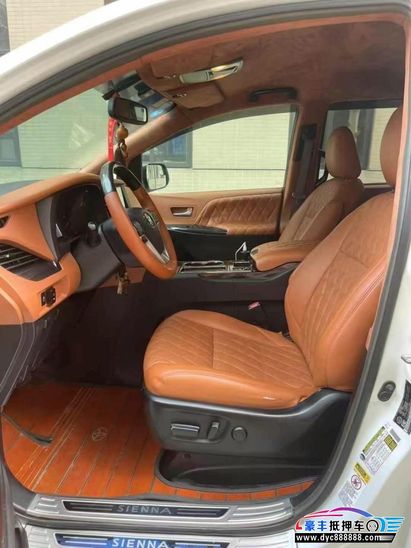 17年丰田塞纳轿车抵押车出售