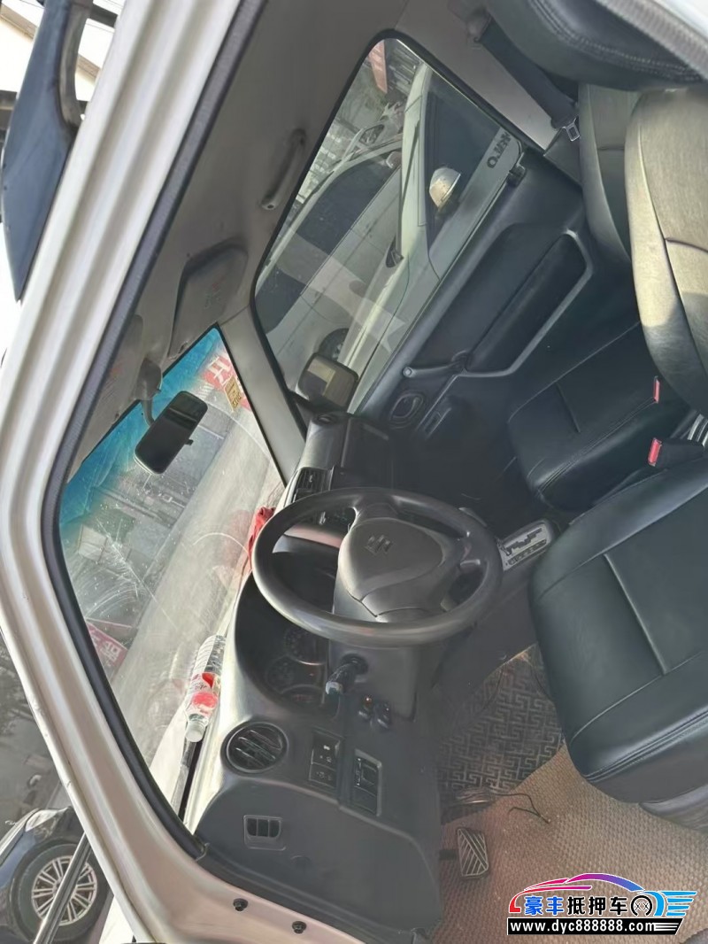 17年铃木吉姆尼轿车抵押车出售