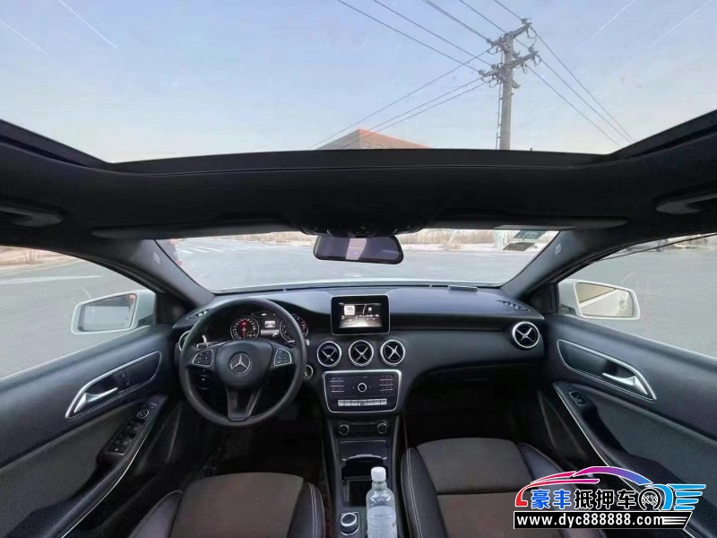 16年奔驰A轿车抵押车出售