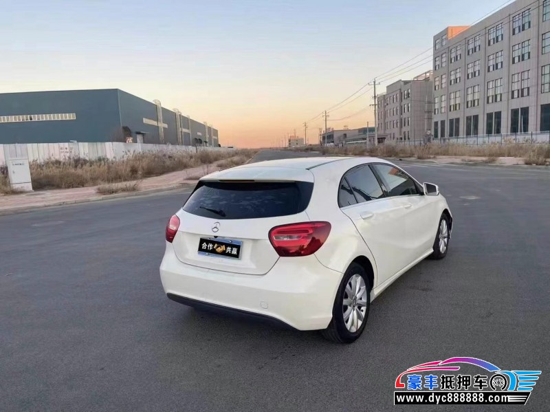 16年奔驰A轿车抵押车出售