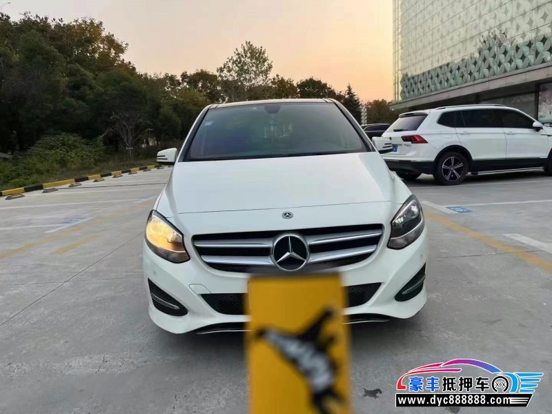 18年奔驰B轿车抵押车出售