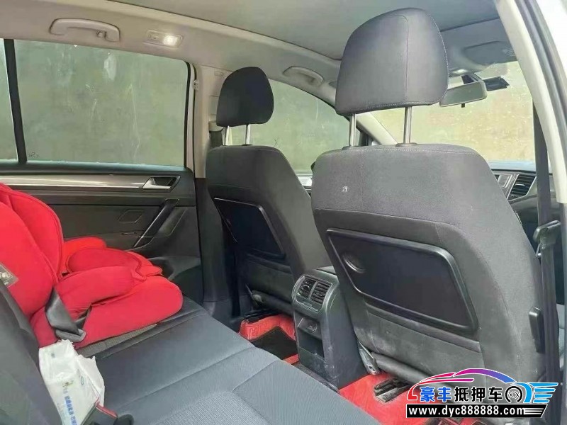 17年大众高尔夫轿车抵押车出售