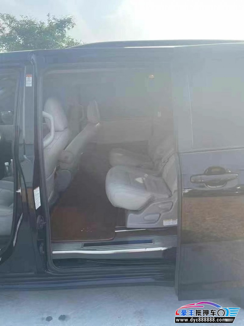 16年丰田塞纳轿车抵押车出售