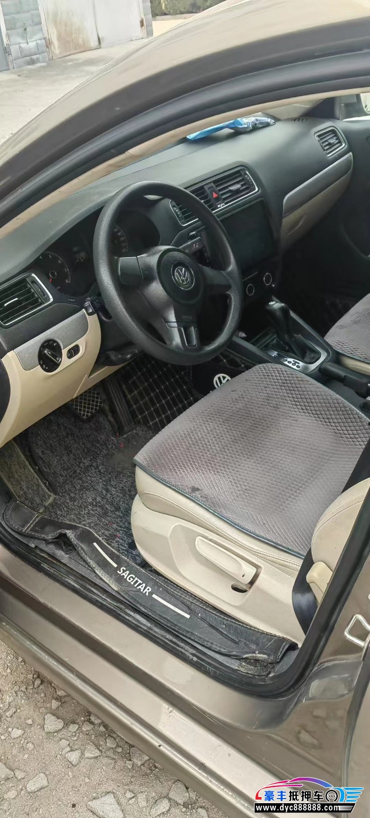 12年大众速腾轿车抵押车出售