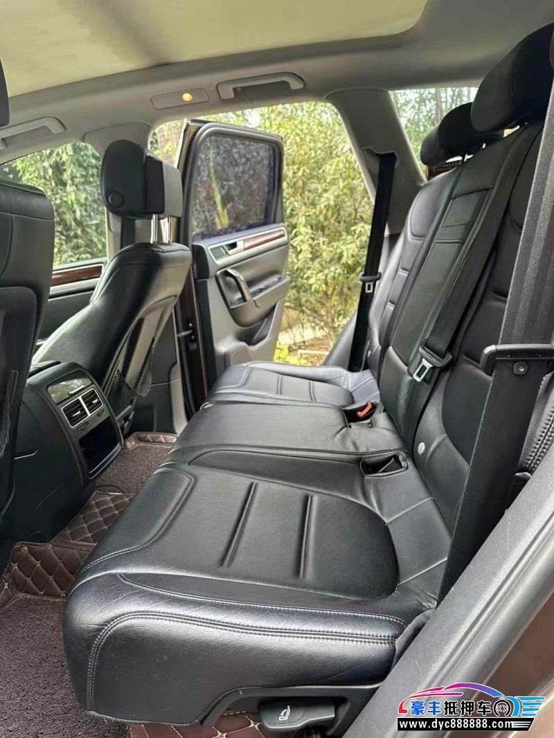 12年大众途锐轿车抵押车出售