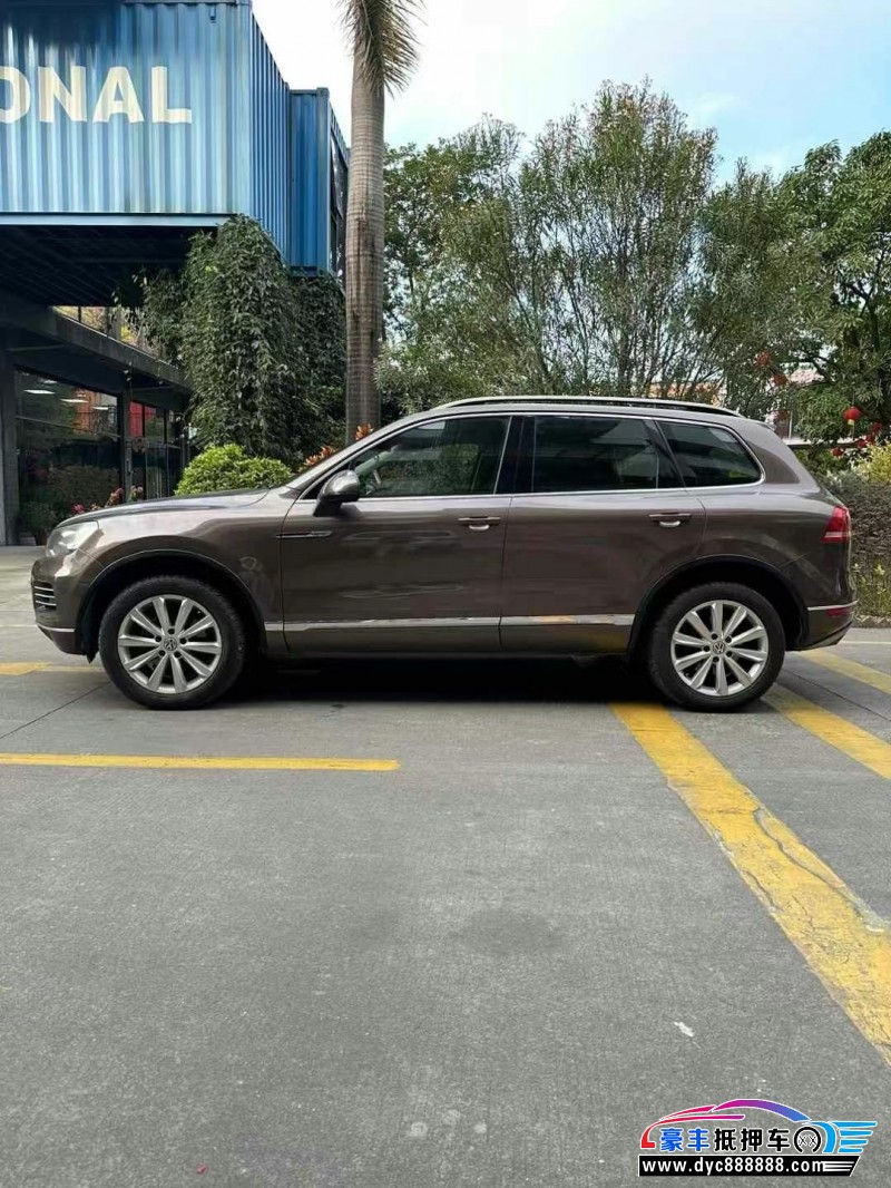 12年大众途锐轿车抵押车出售