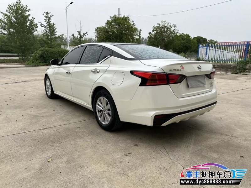 19年日产天籁轿车抵押车出售