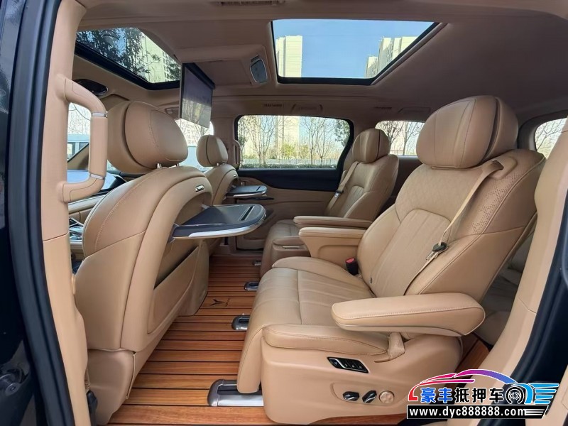 24年岚图梦想家轿车抵押车出售