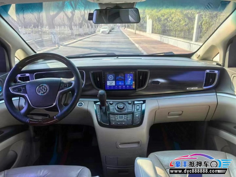 13年别克GL8轿车抵押车出售