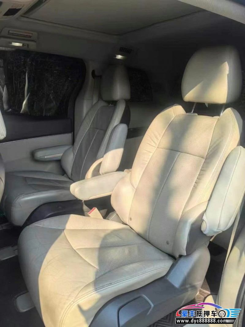 13年别克GL8轿车抵押车出售