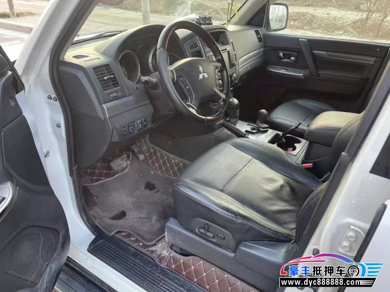 17年三菱帕杰罗轿车抵押车出售