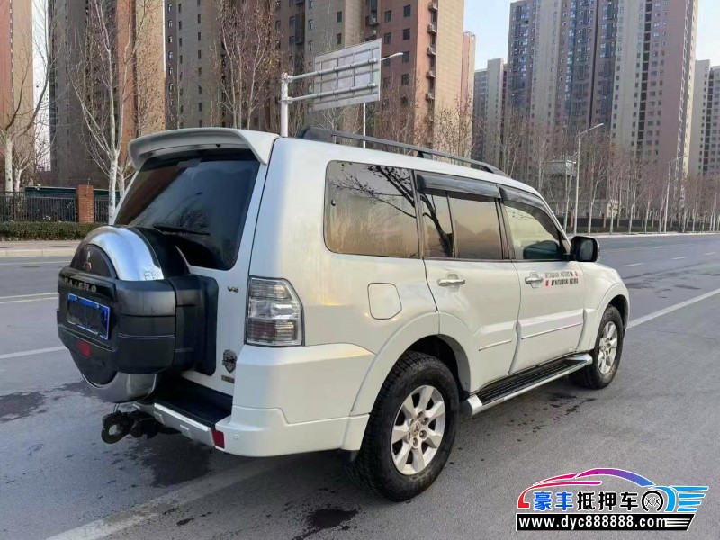 17年三菱帕杰罗轿车抵押车出售