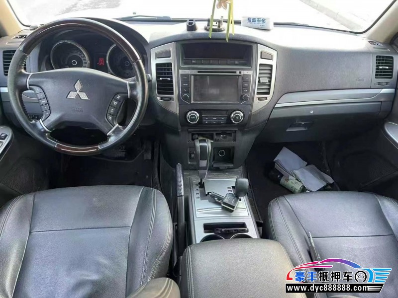 17年三菱帕杰罗轿车抵押车出售