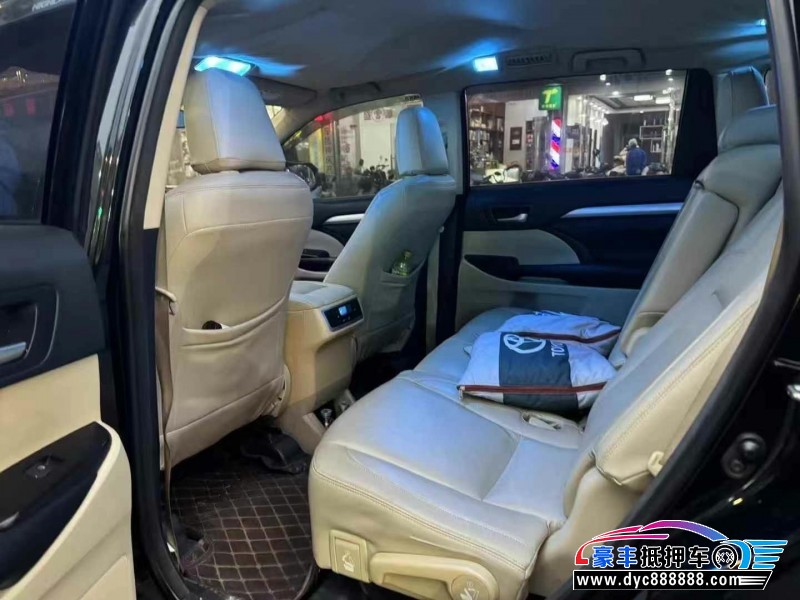 17年丰田汉兰达轿车抵押车出售