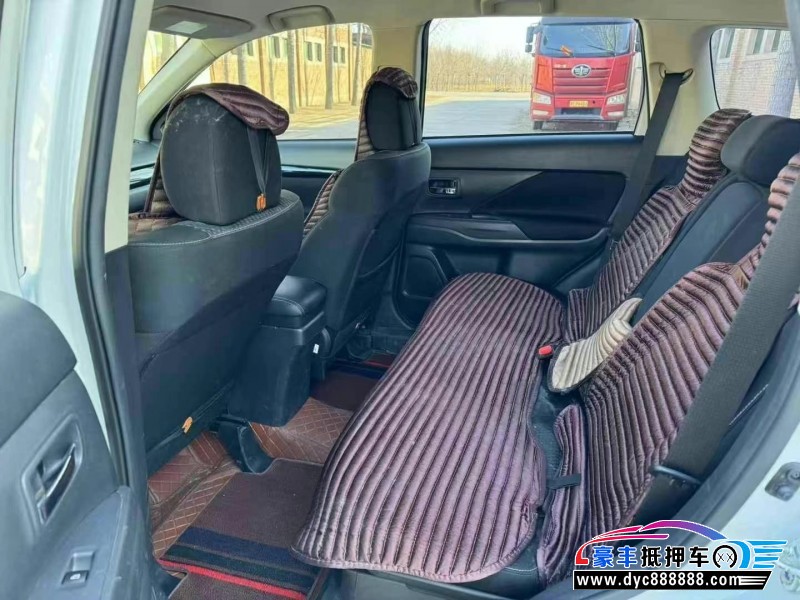 22年三菱欧蓝德轿车抵押车出售