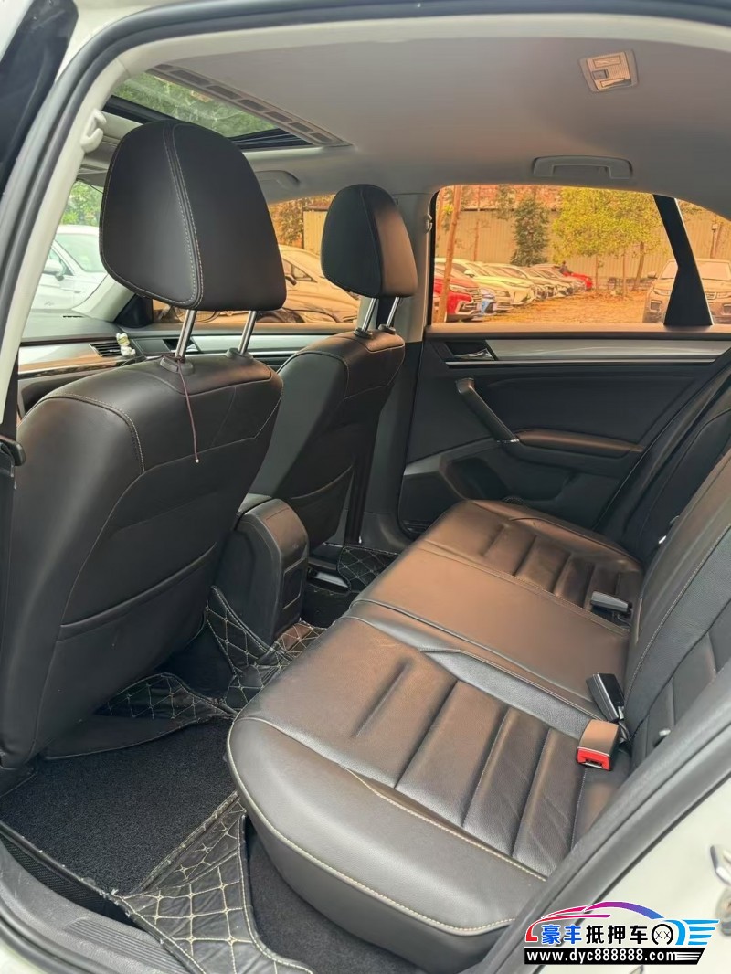 18年大众宝来轿车抵押车出售