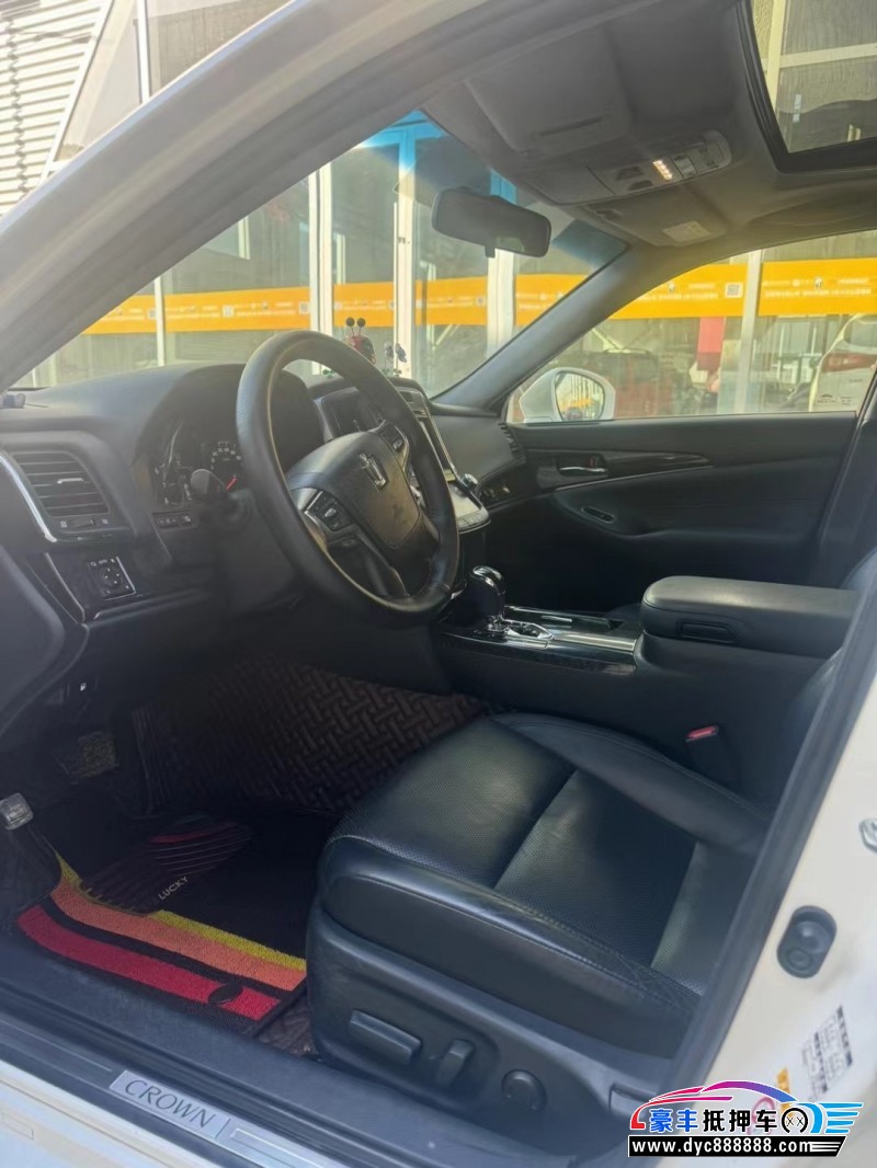 18年丰田皇冠轿车抵押车出售