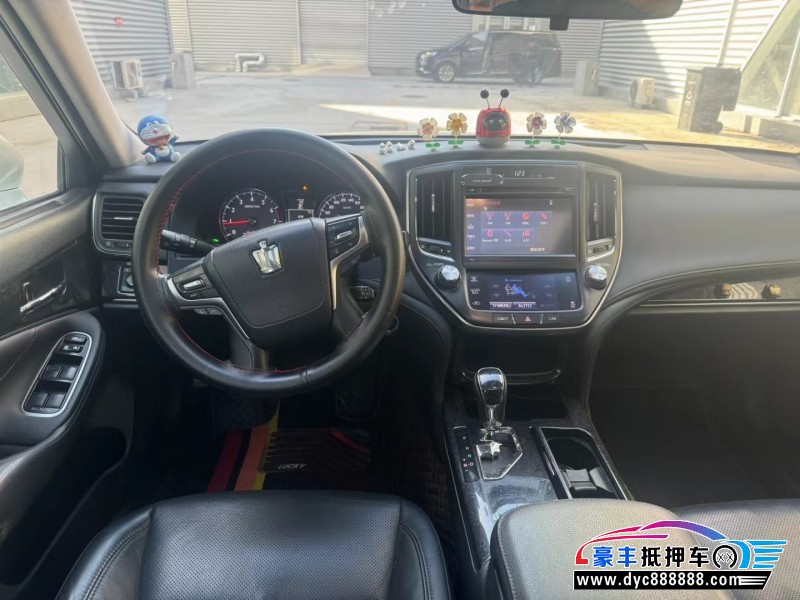 18年丰田皇冠轿车抵押车出售