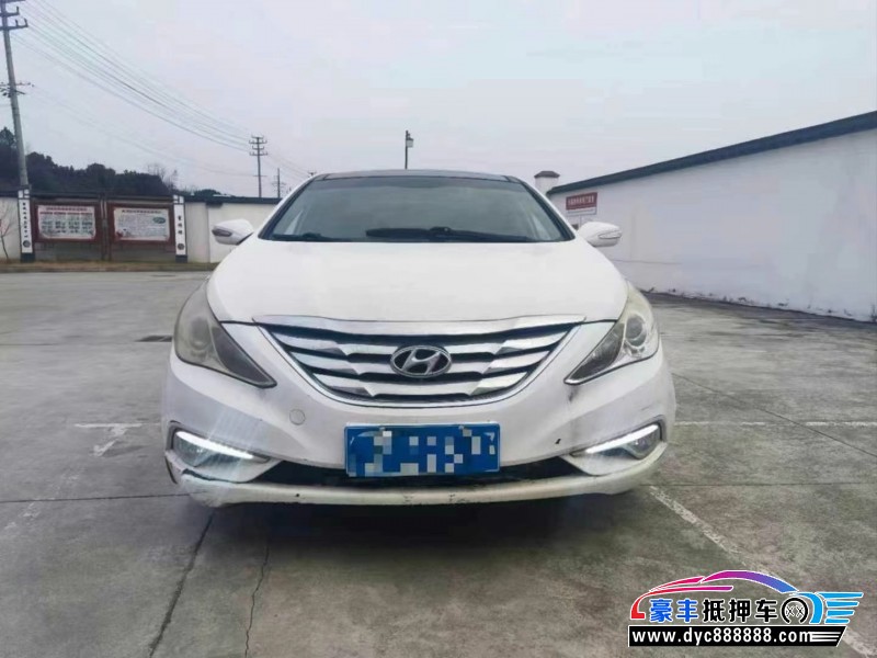 14年现代索纳塔八轿车抵押车出售