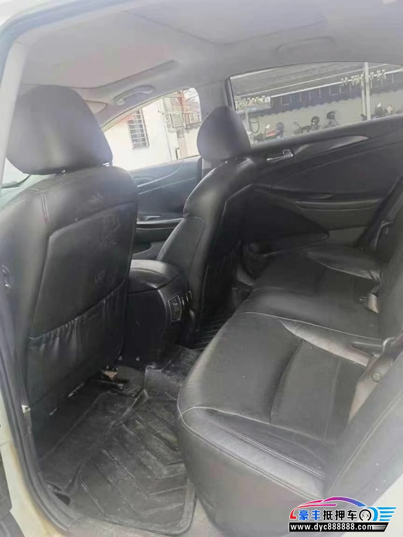 14年现代索纳塔八轿车抵押车出售