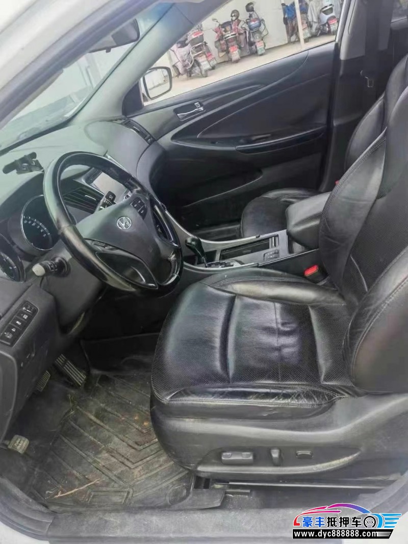 14年现代索纳塔八轿车抵押车出售