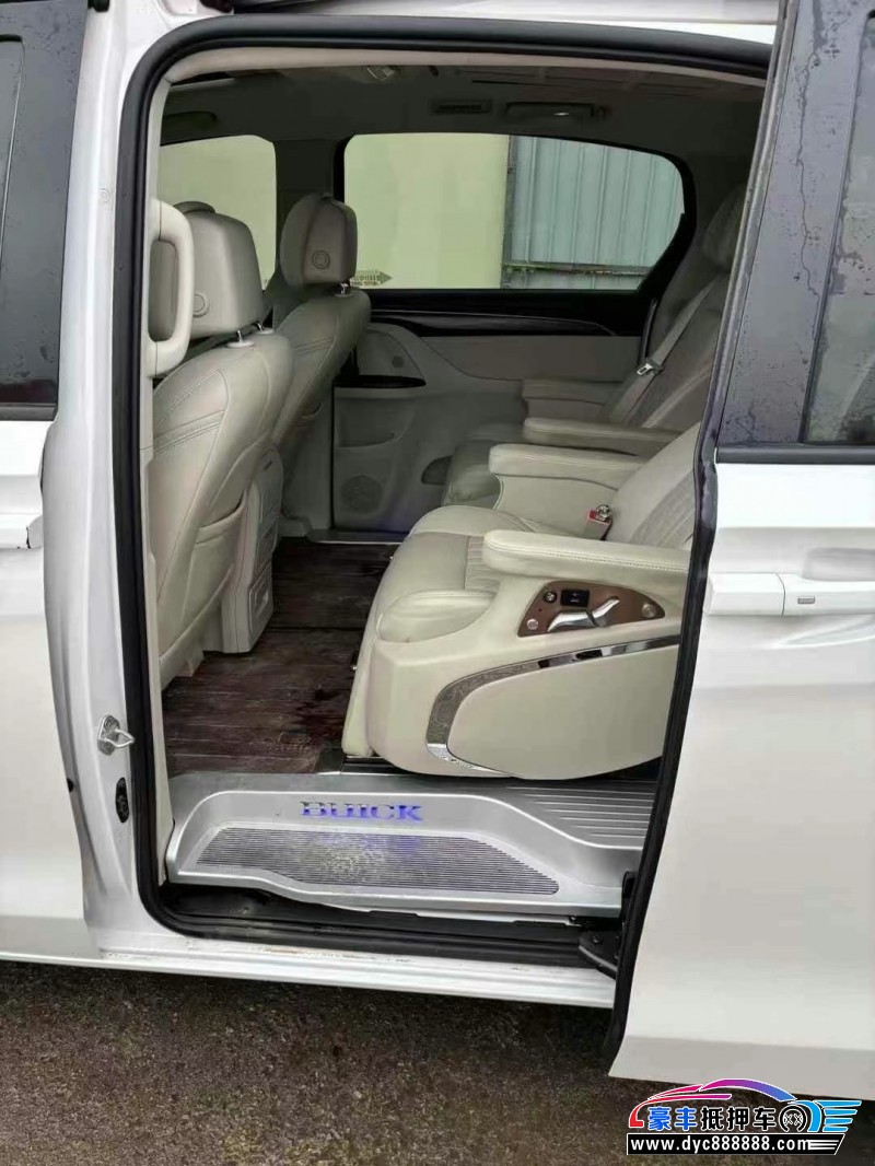 20年别克GL8轿车抵押车出售