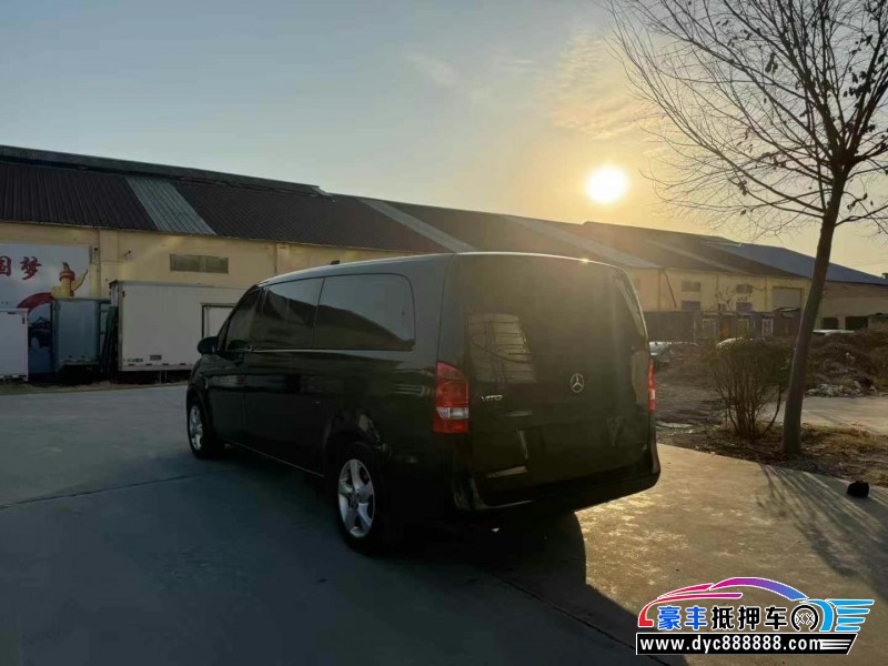 17年奔驰威霆轿车抵押车出售