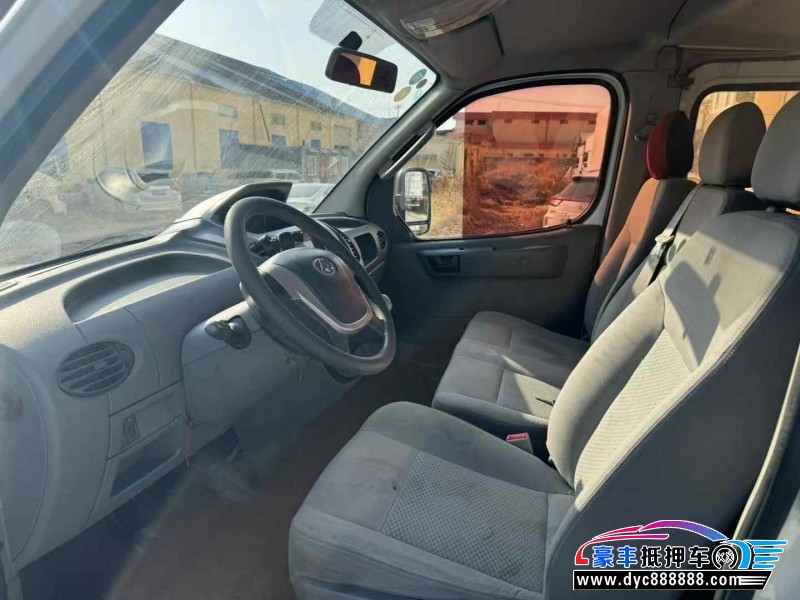 17年上汽大通V80轿车抵押车出售