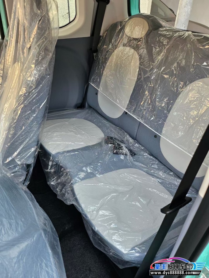 25年奔腾小马轿车抵押车出售